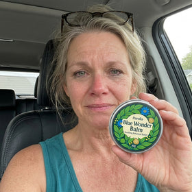 Happy customer holding Purella Blue Wonder Balm