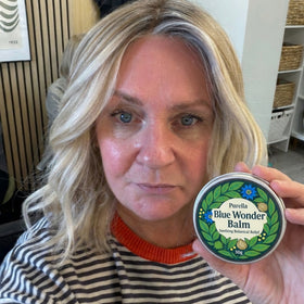 Happy customer holding Purella Blue Wonder Balm