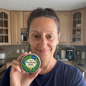 Happy customer holding Purella Blue Wonder Balm