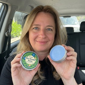 Happy customer holding Purella Blue Wonder Balm